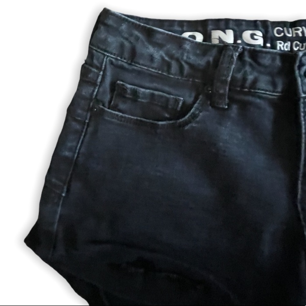 S.O.N.G. Woman’s Black Curvy Mid Rise Roll Cuff Denim Jean Shorts Size 7/28 - Picture 6 of 10